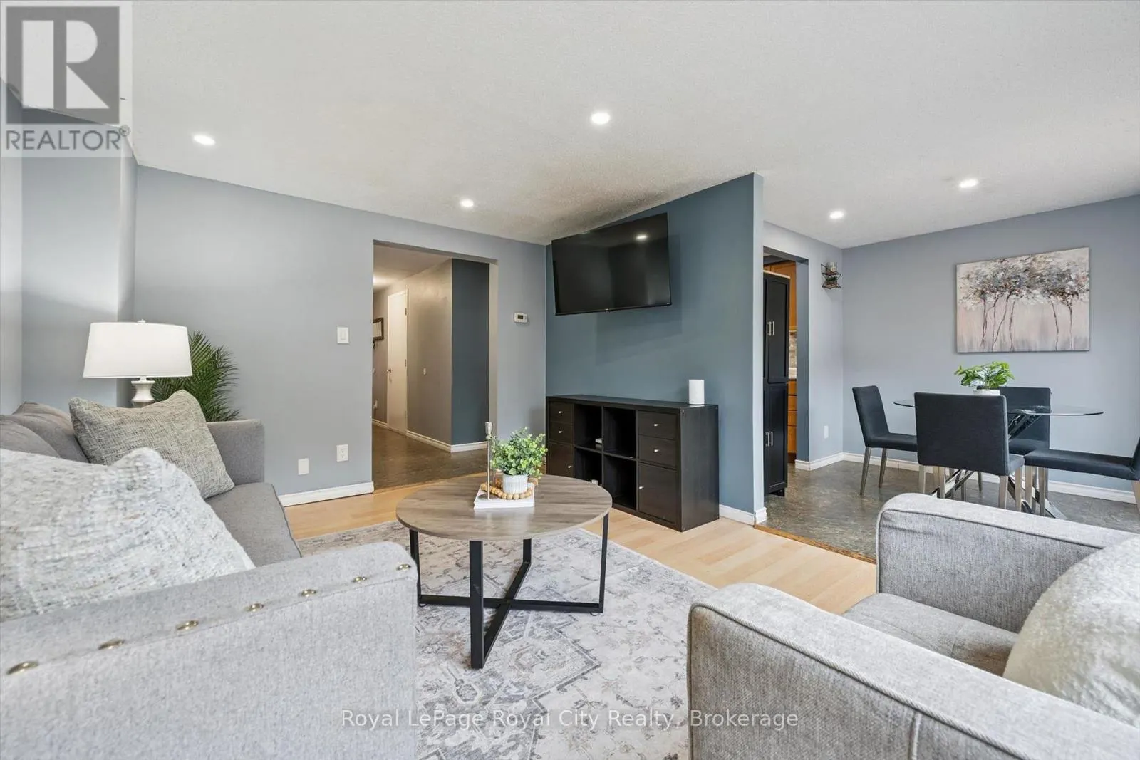 41 GRANDRIDGE CRESCENT
