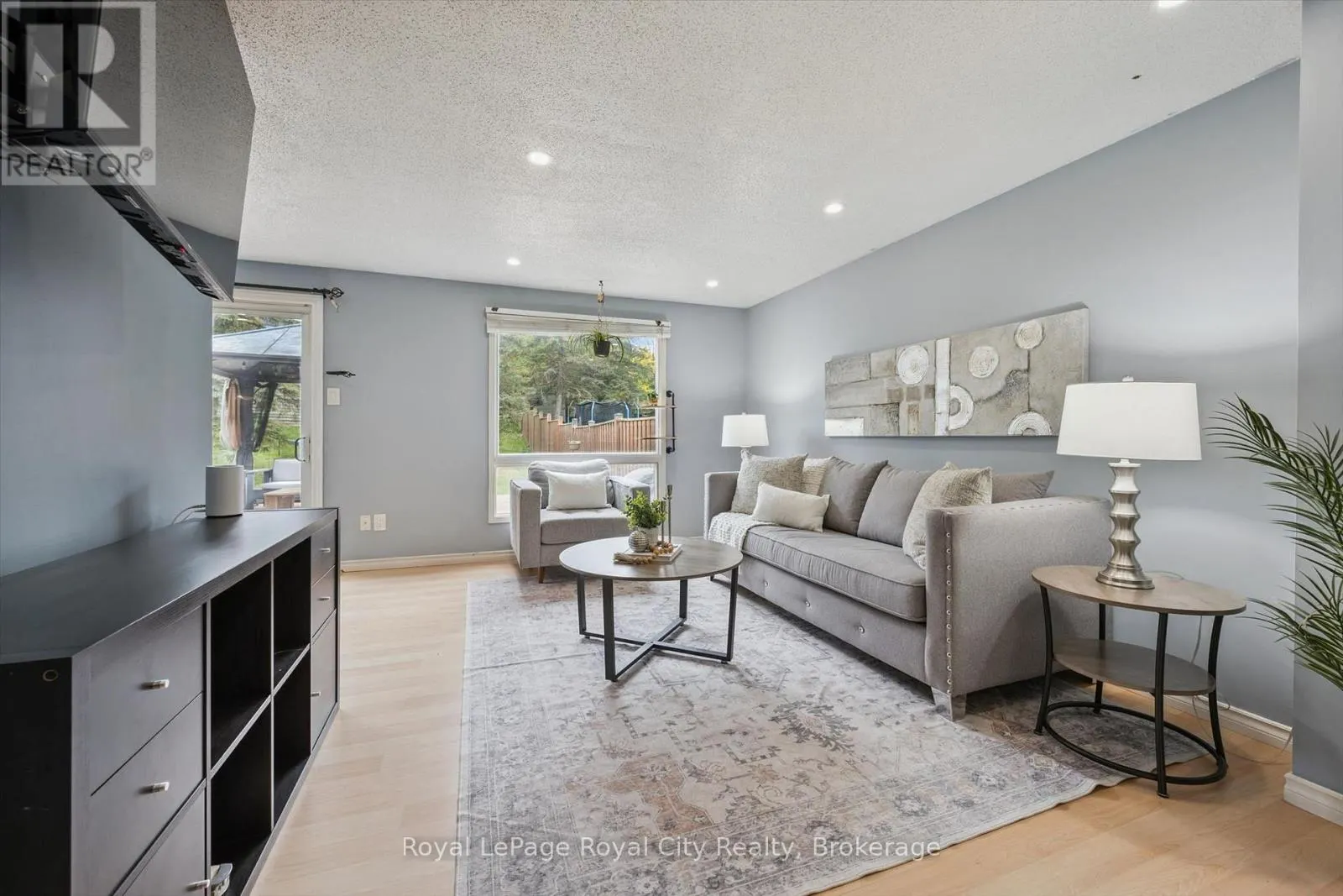 41 GRANDRIDGE CRESCENT