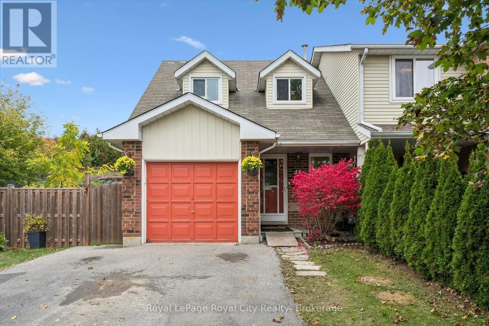 41 GRANDRIDGE CRESCENT