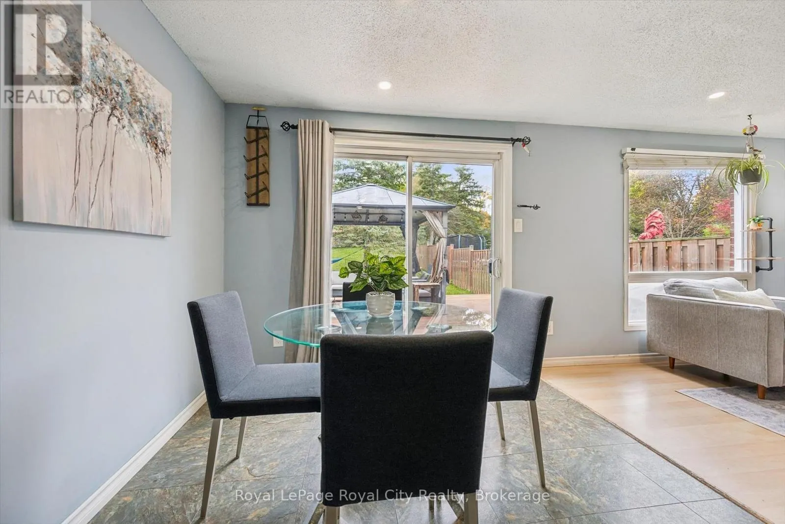 41 GRANDRIDGE CRESCENT