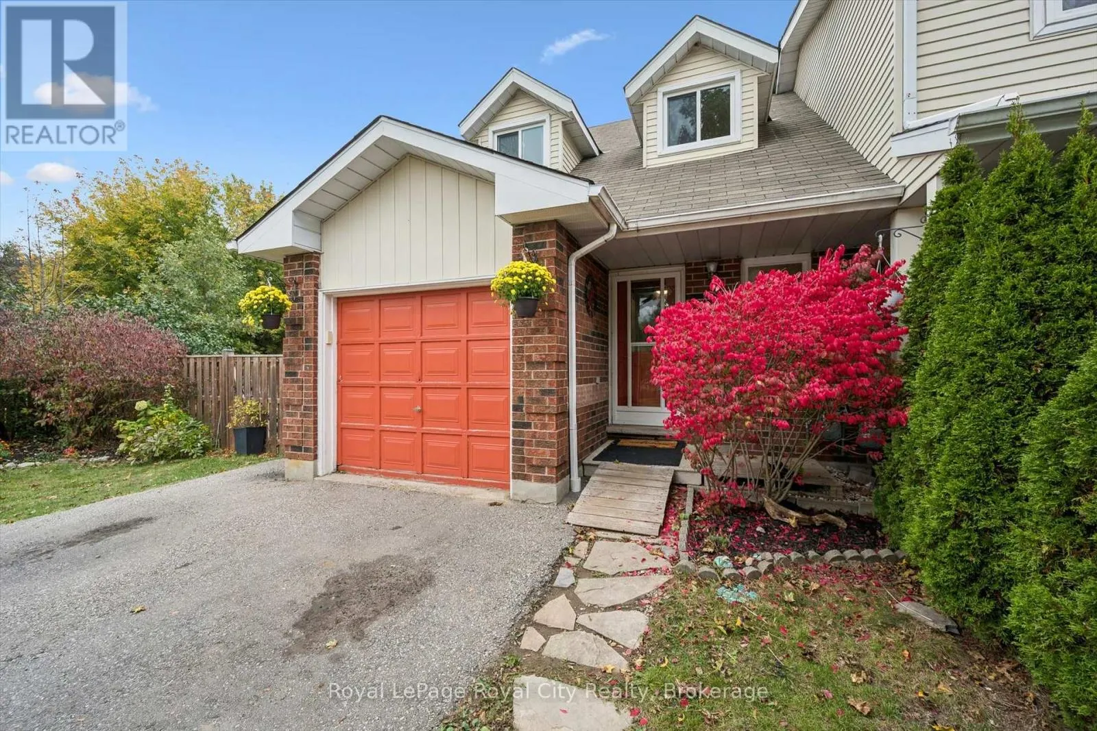 41 GRANDRIDGE CRESCENT