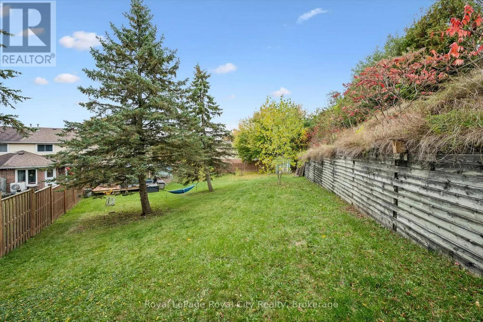 41 GRANDRIDGE CRESCENT