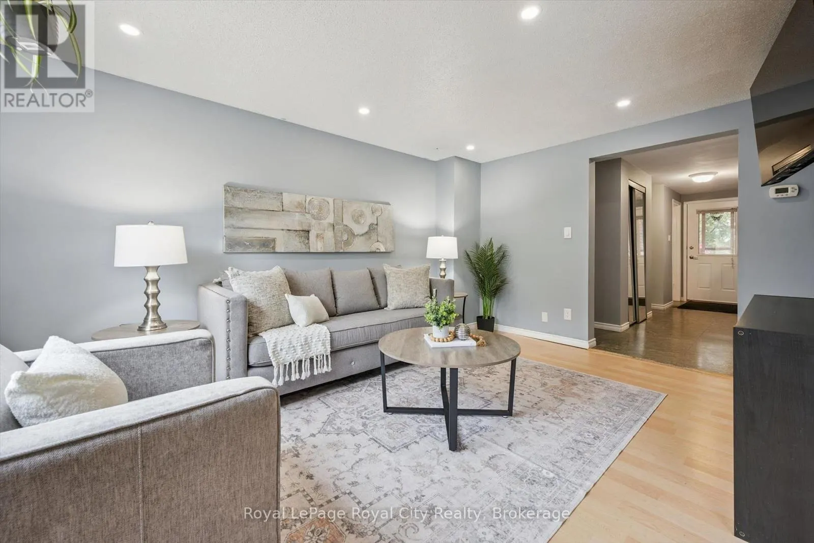 41 GRANDRIDGE CRESCENT