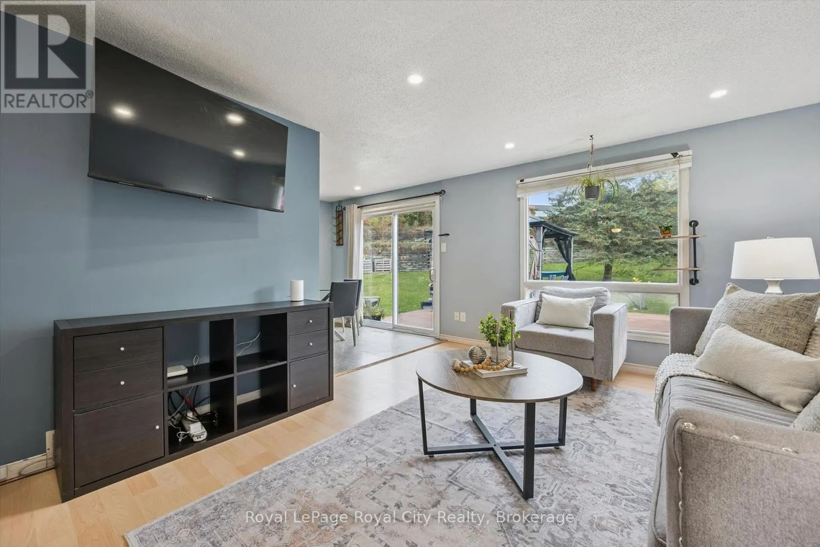41 GRANDRIDGE CRESCENT