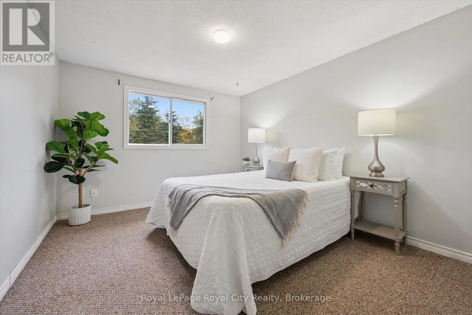 41 GRANDRIDGE CRESCENT