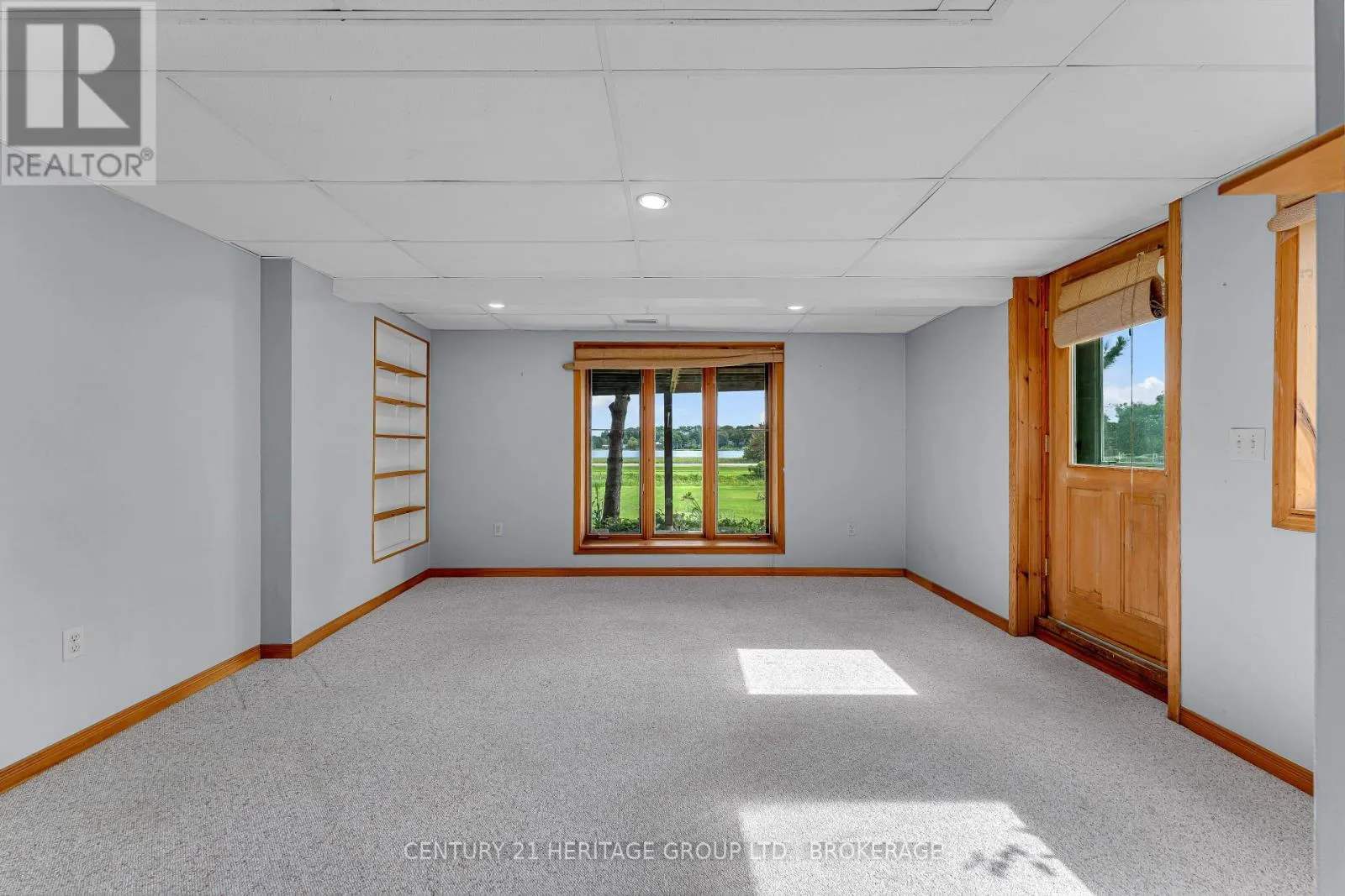 137 OLD RIVER ROAD W