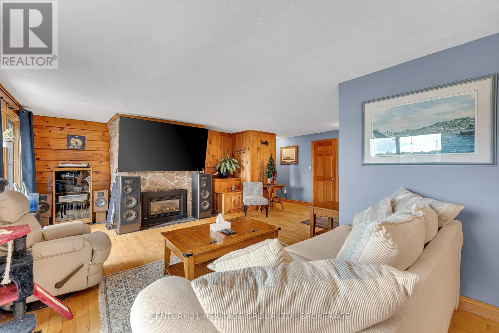 137 OLD RIVER ROAD W