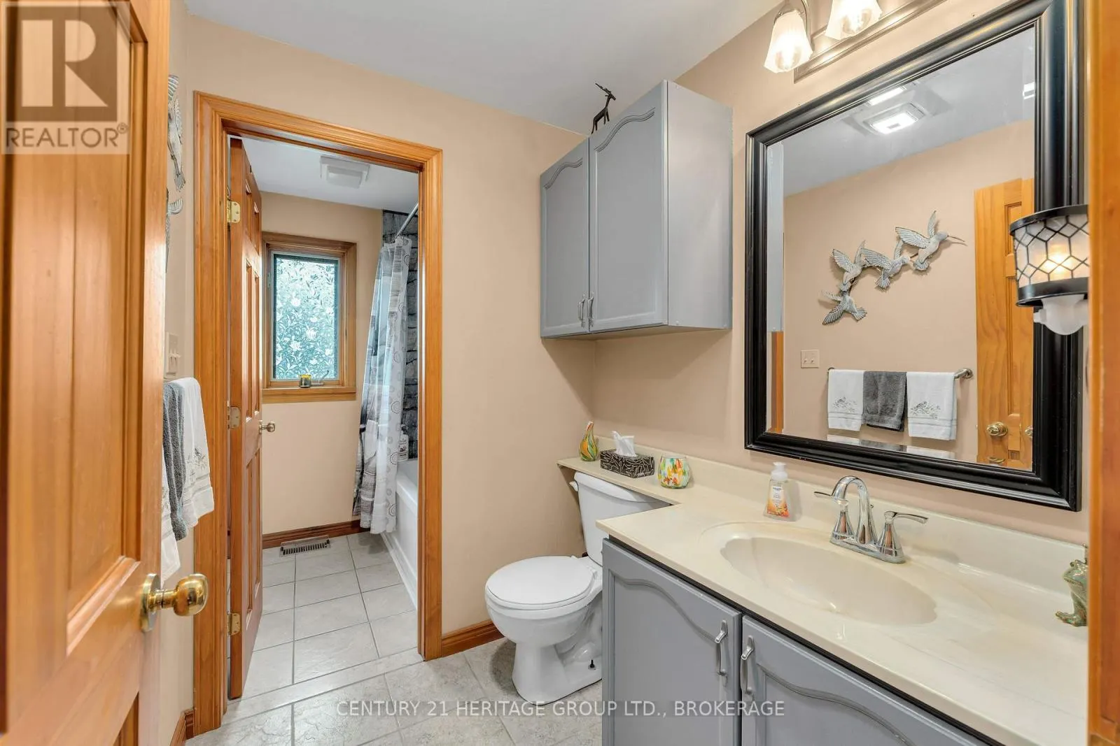 137 OLD RIVER ROAD W