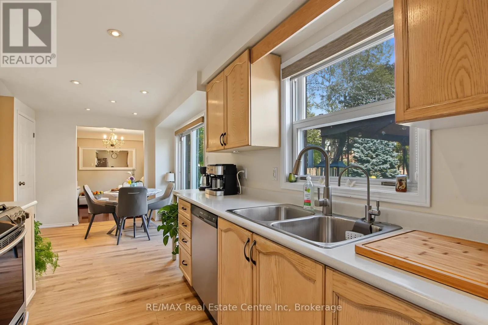 210 ELMIRA ROAD S