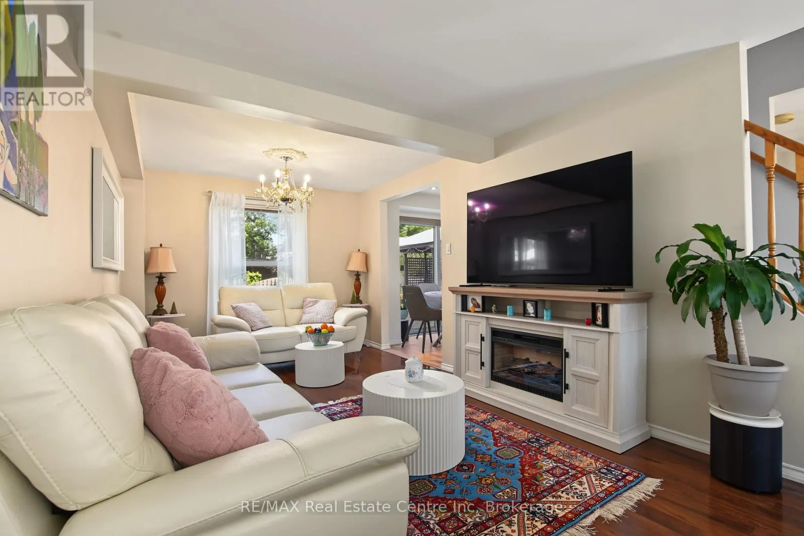 210 ELMIRA ROAD S