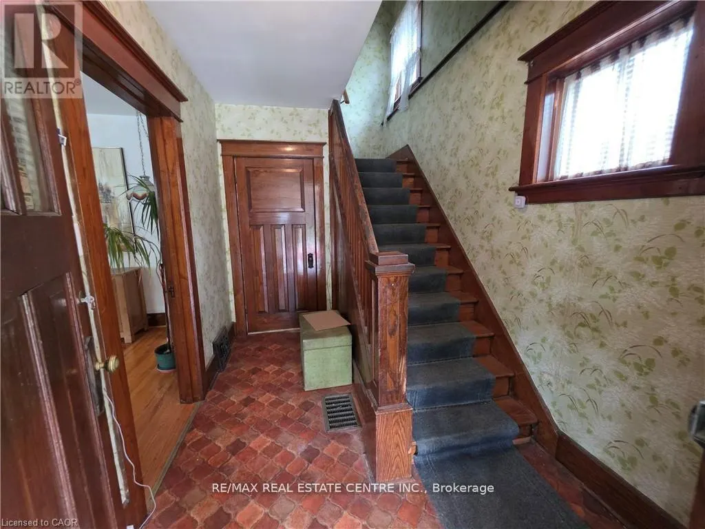 20 FAIRVIEW AVENUE