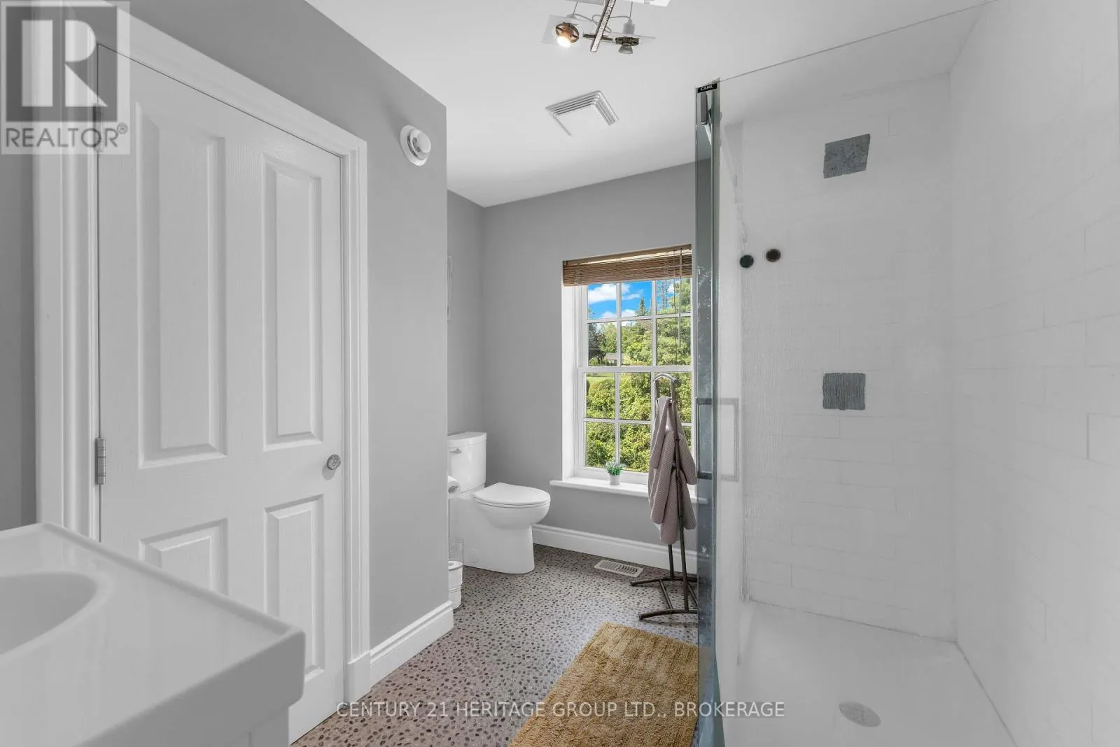 509 MAPLE LAWN DRIVE