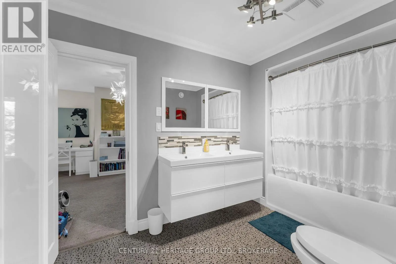 509 MAPLE LAWN DRIVE