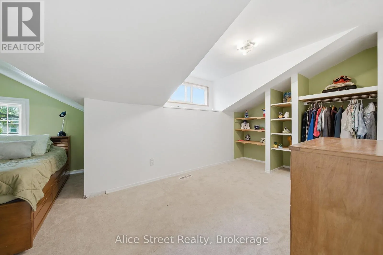 39 ARTHUR STREET N