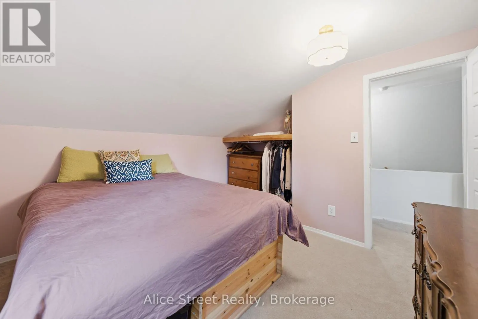 39 ARTHUR STREET N