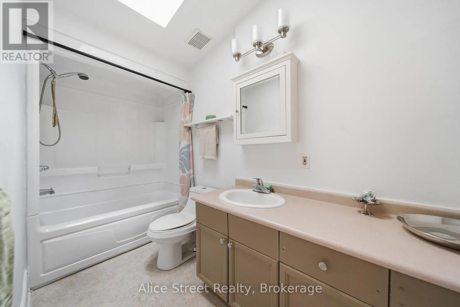 39 ARTHUR STREET N