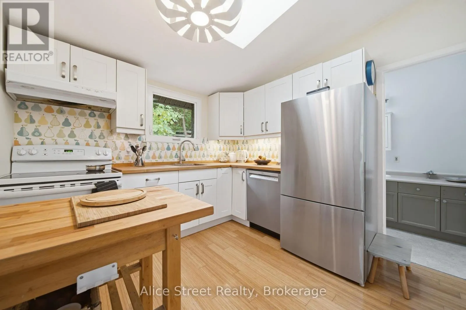 39 ARTHUR STREET N
