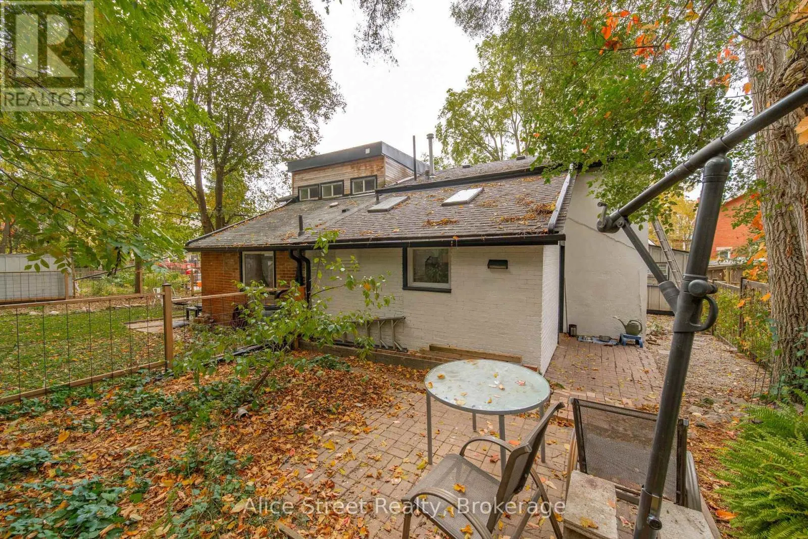 39 ARTHUR STREET N