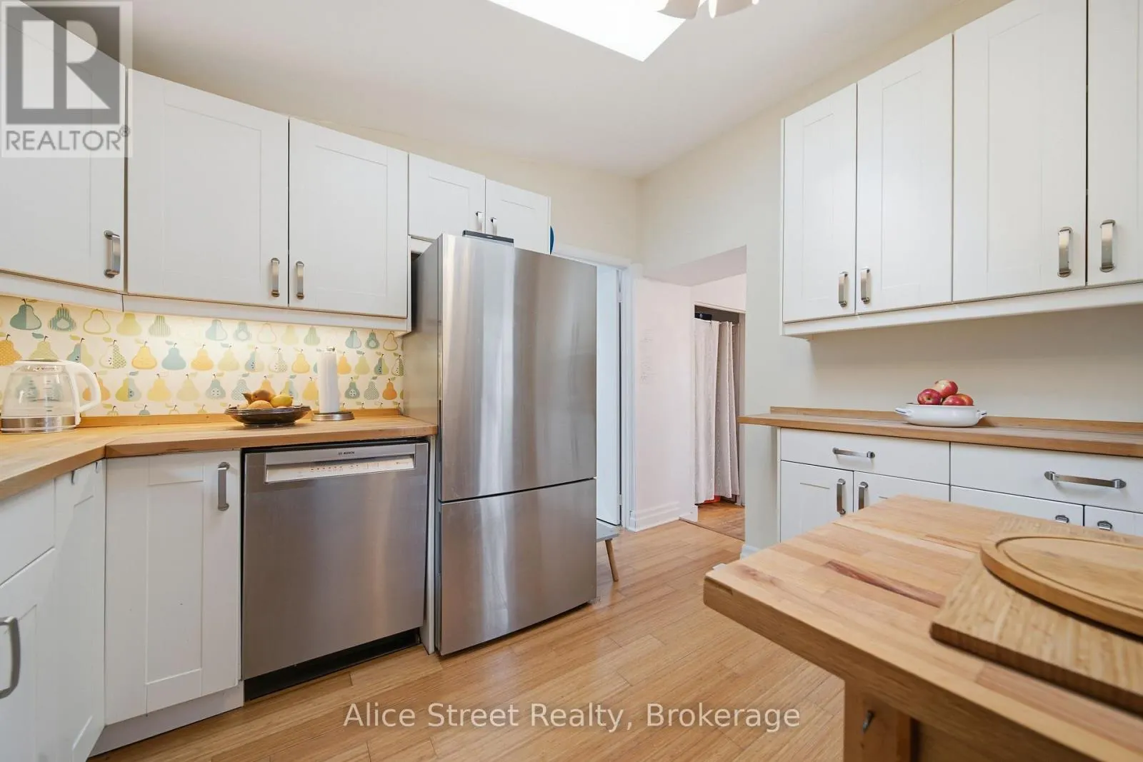 39 ARTHUR STREET N