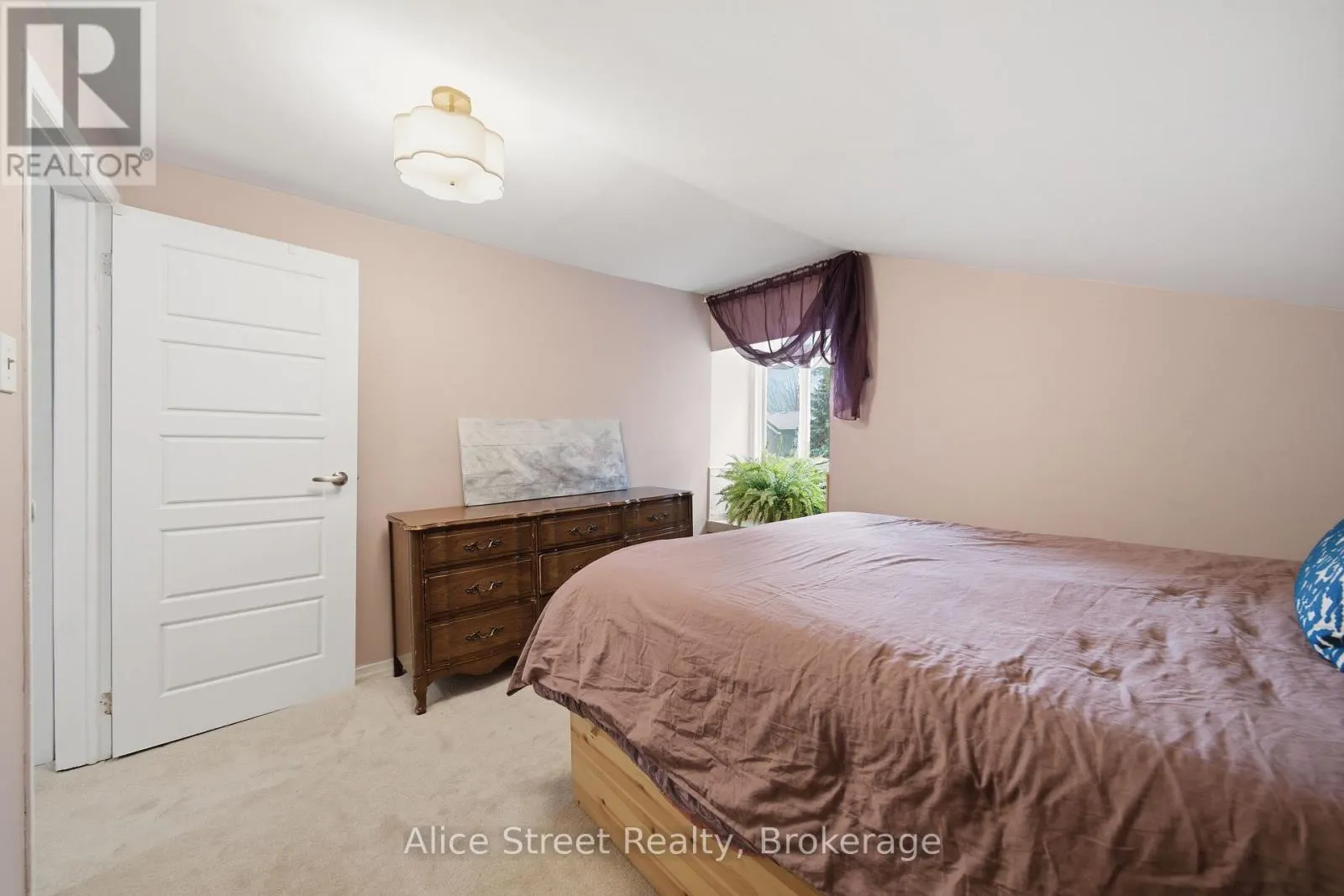 39 ARTHUR STREET N