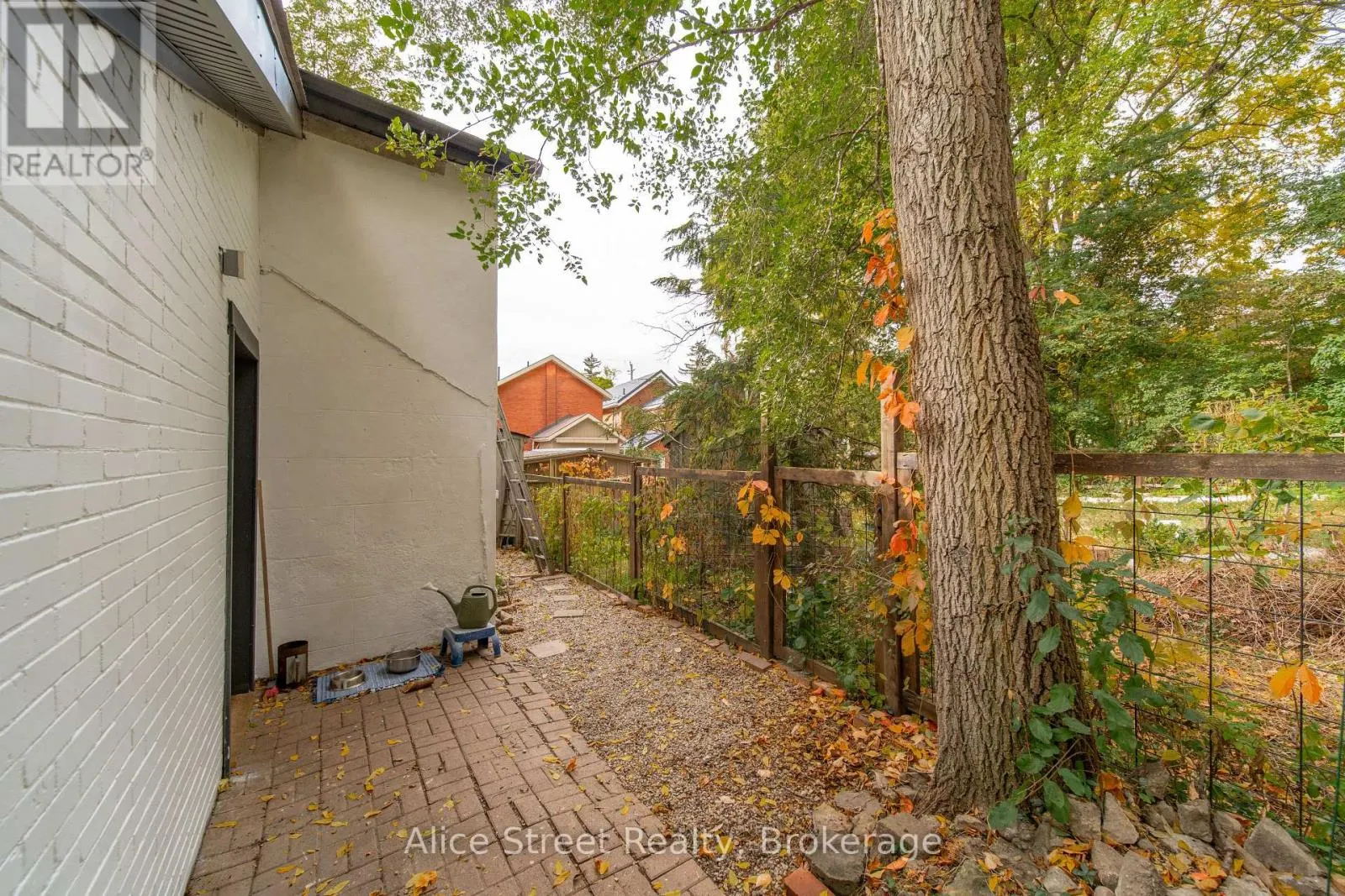 39 ARTHUR STREET N