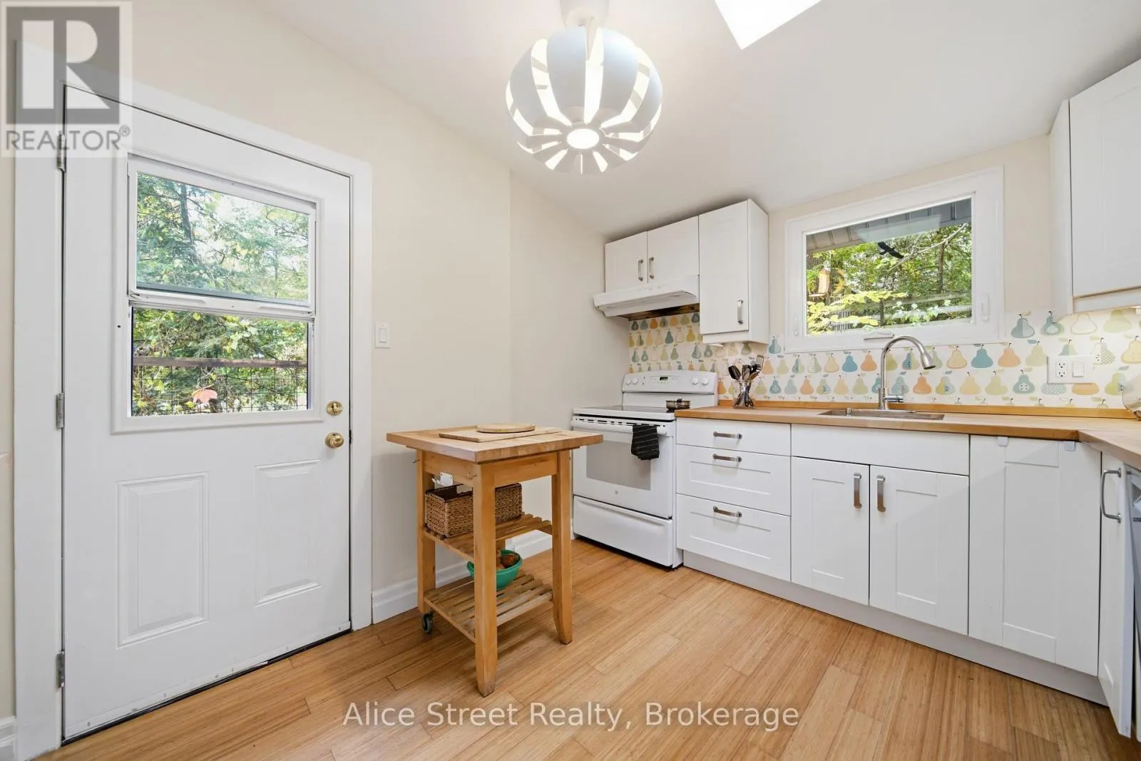 39 ARTHUR STREET N