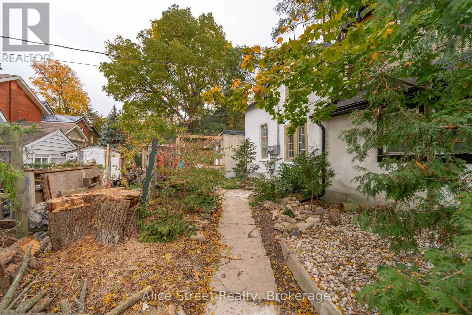 39 ARTHUR STREET N