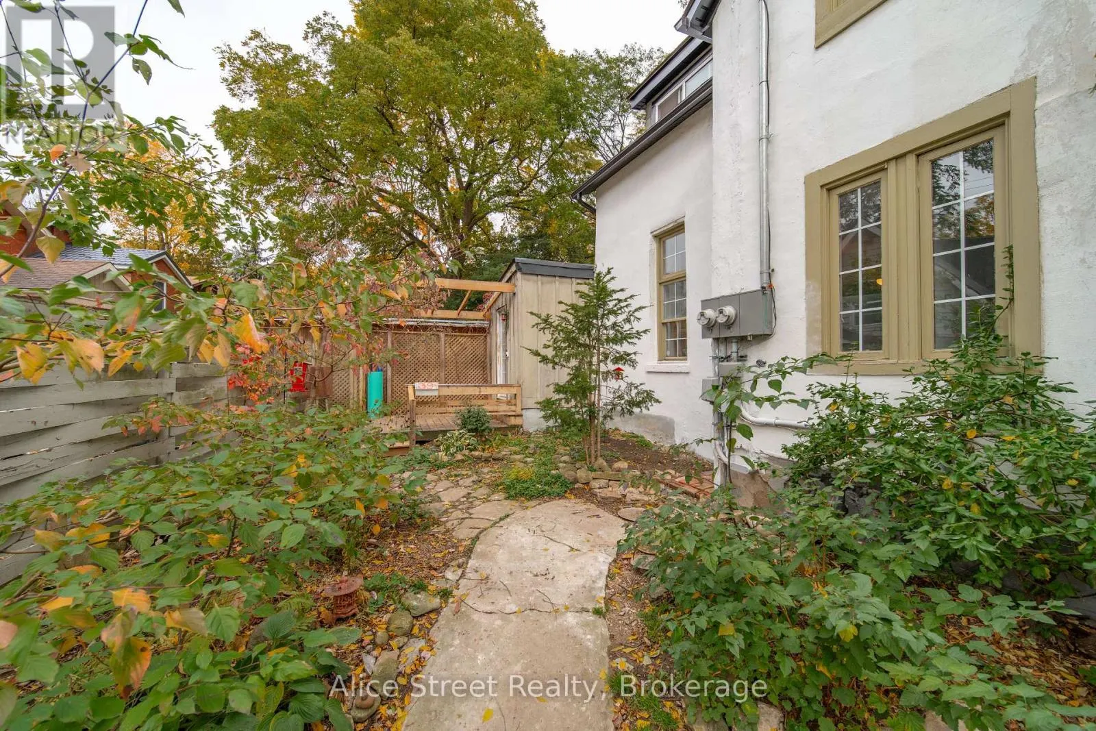 39 ARTHUR STREET N