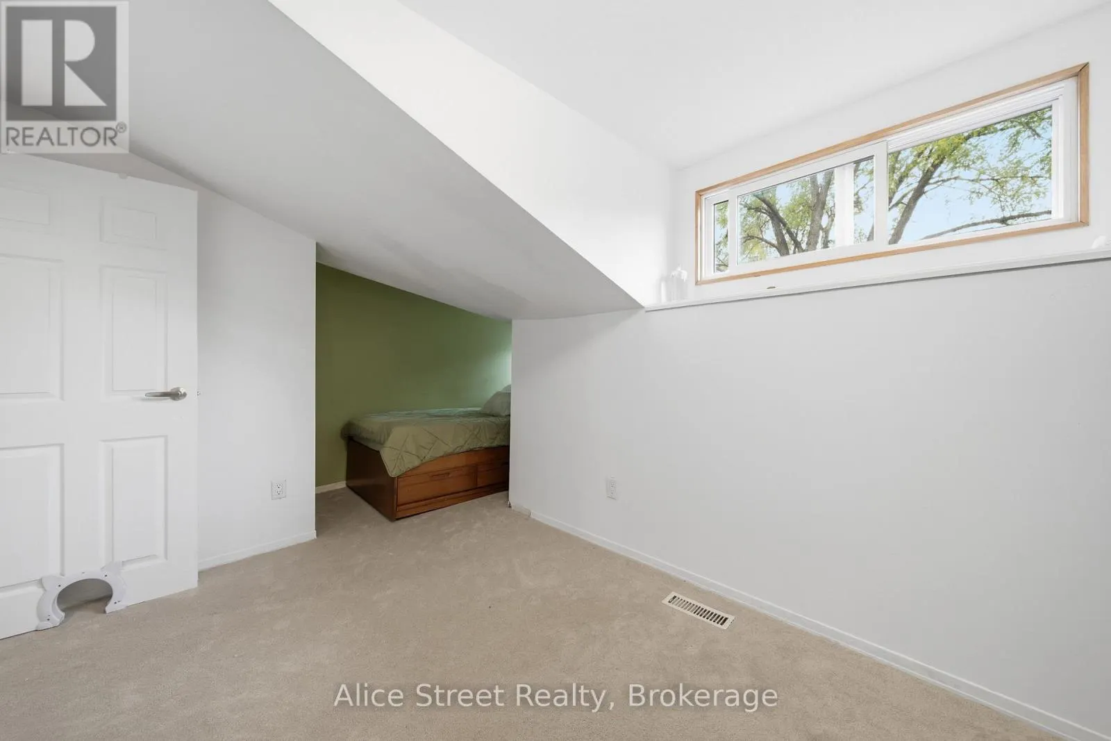 39 ARTHUR STREET N