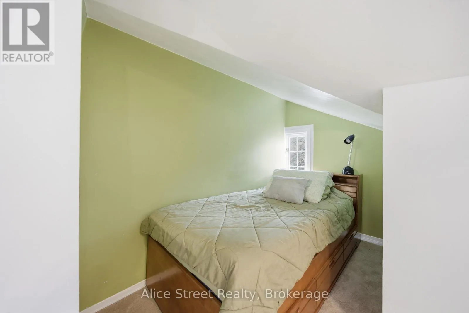 39 ARTHUR STREET N