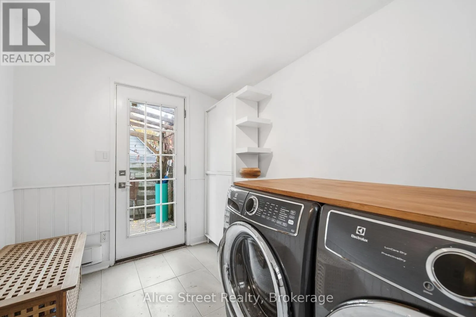 39 ARTHUR STREET N