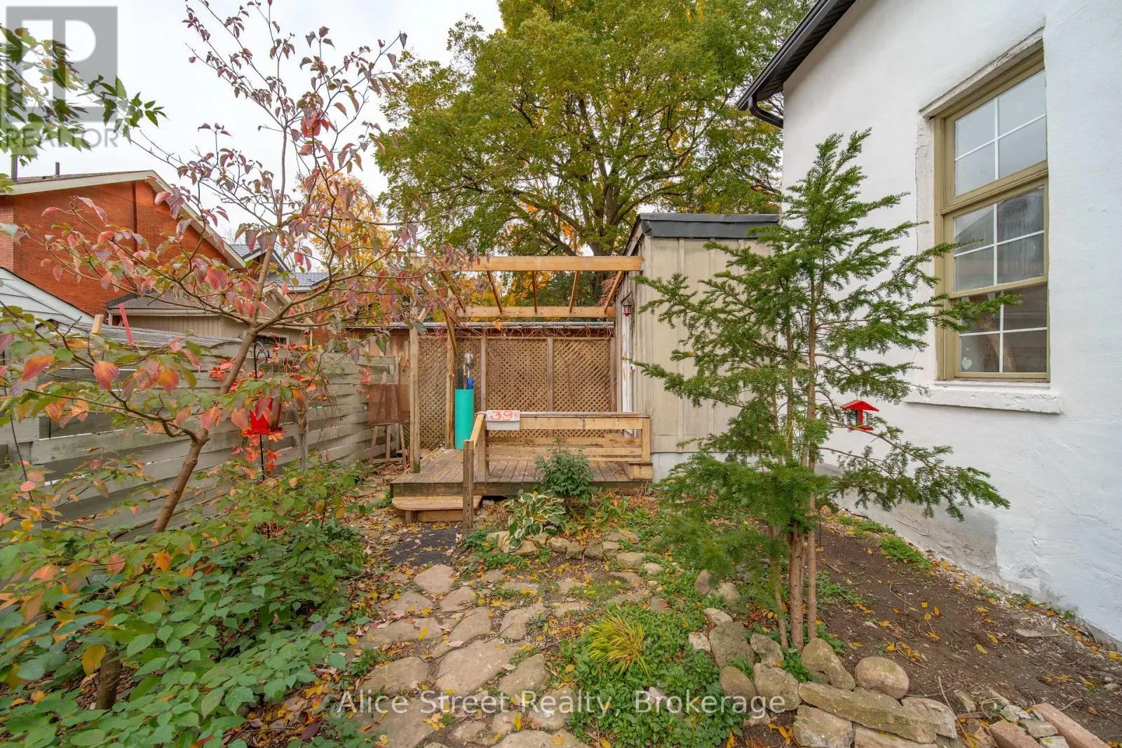 39 ARTHUR STREET N