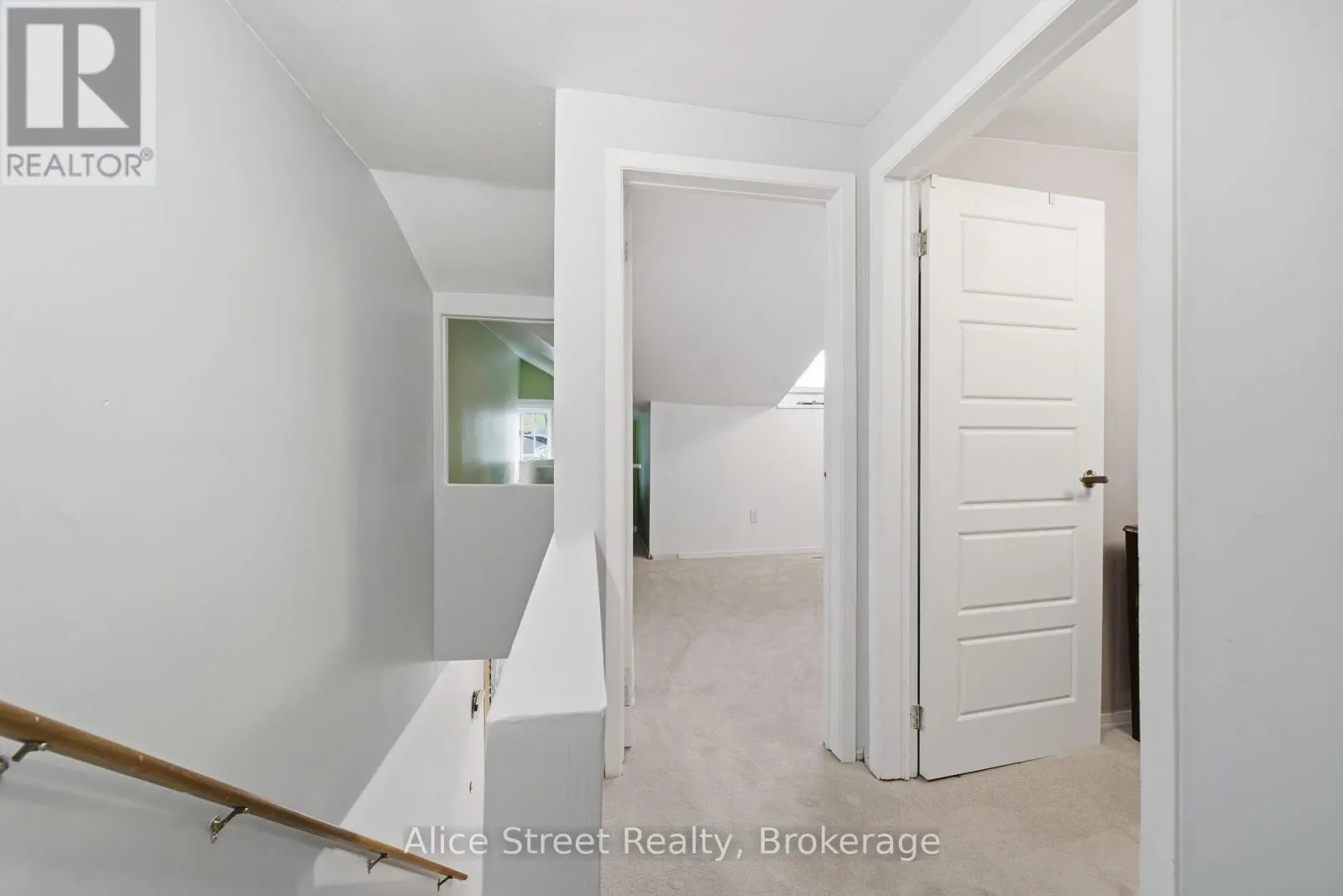 39 ARTHUR STREET N