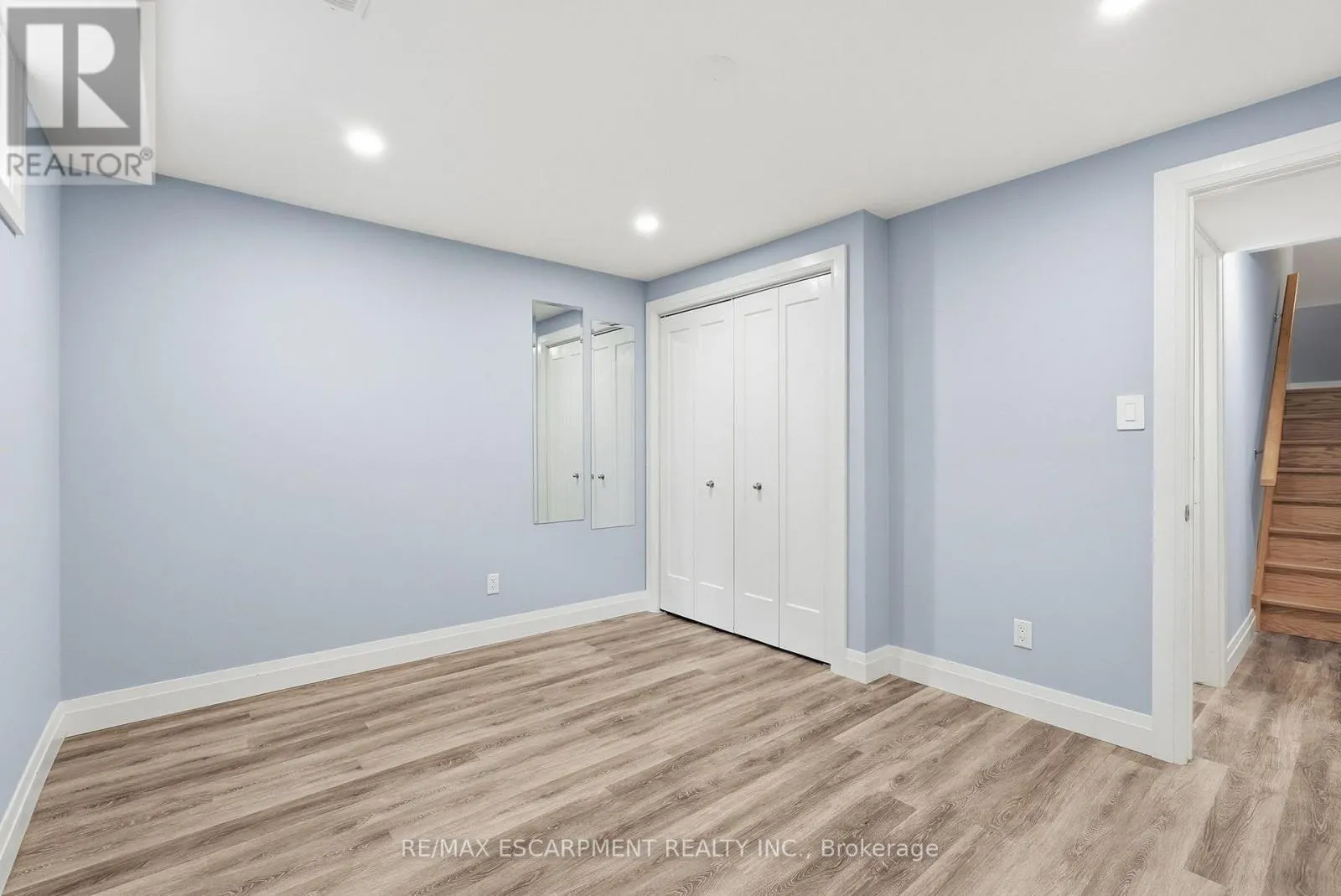 231 PARKSIDE DRIVE