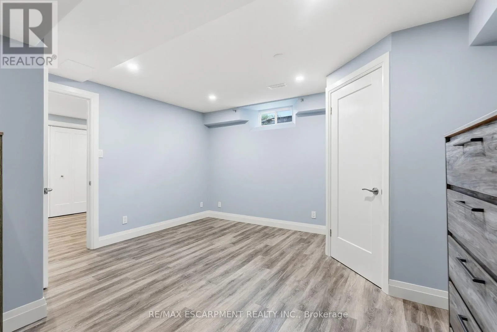 231 PARKSIDE DRIVE