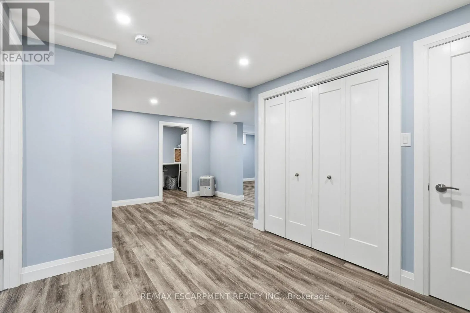 231 PARKSIDE DRIVE