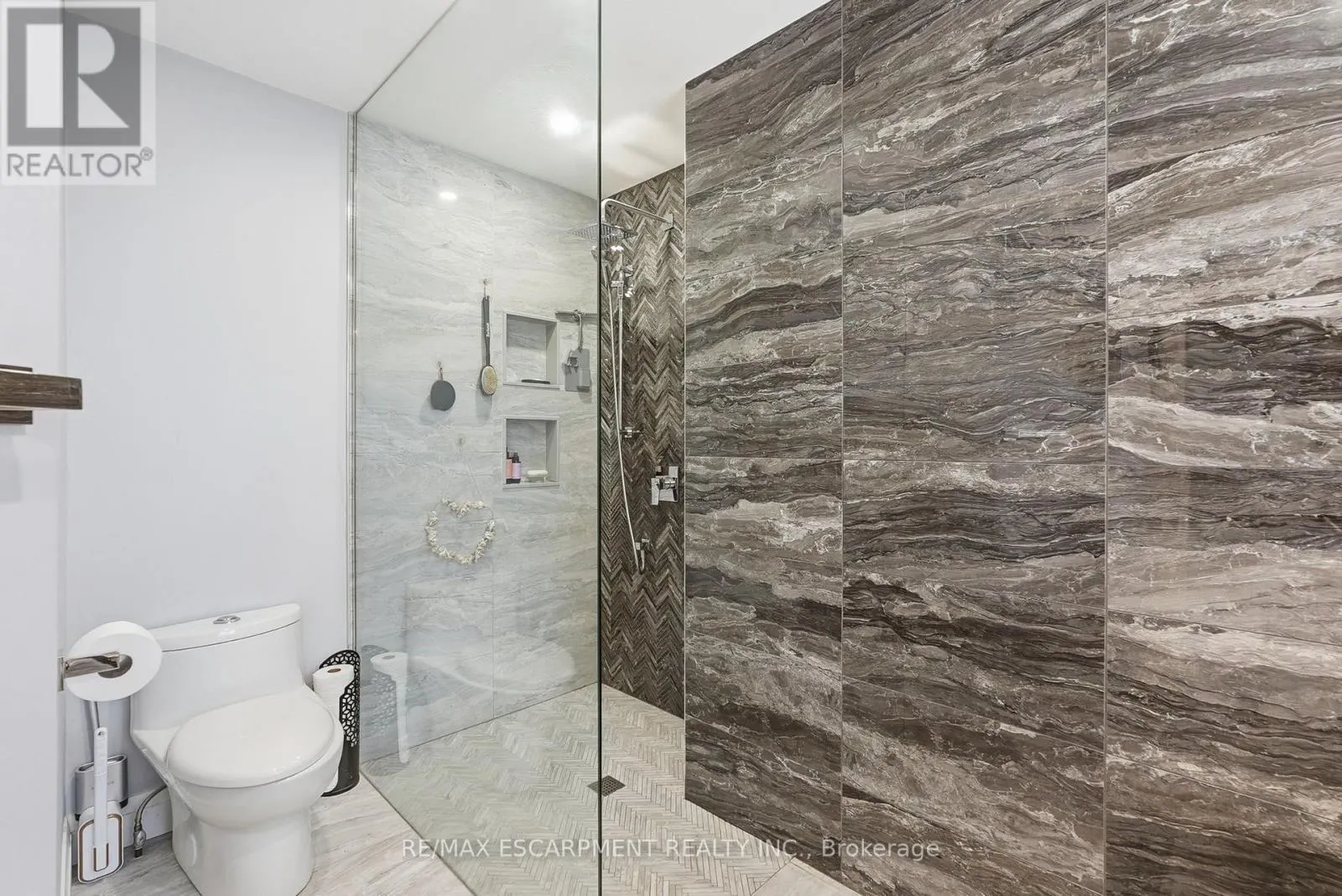 231 PARKSIDE DRIVE