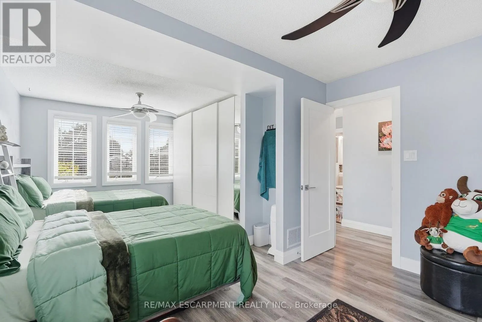 231 PARKSIDE DRIVE