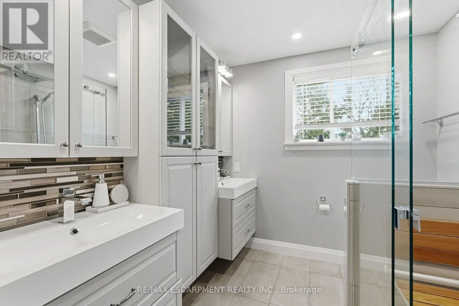 231 PARKSIDE DRIVE