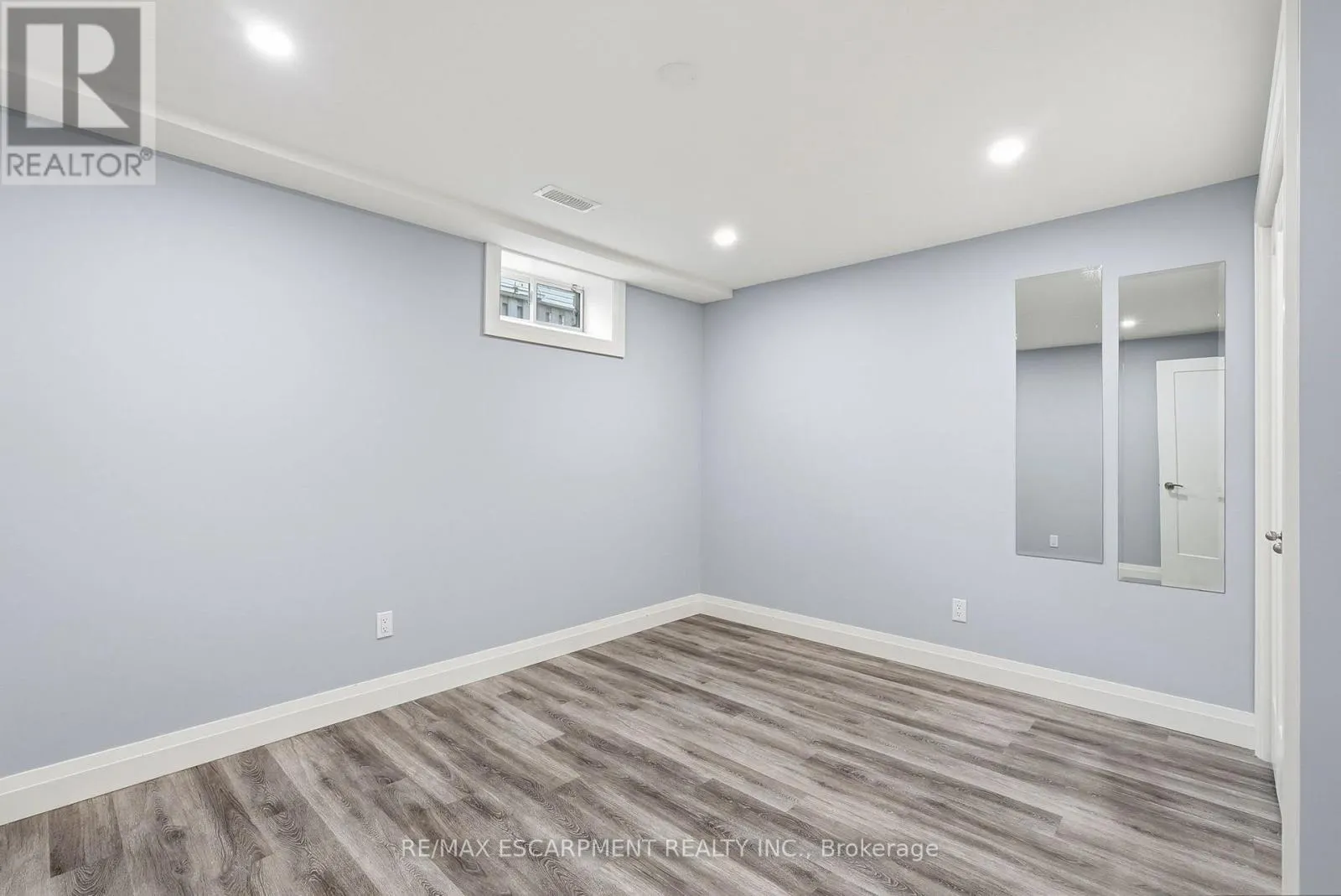 231 PARKSIDE DRIVE