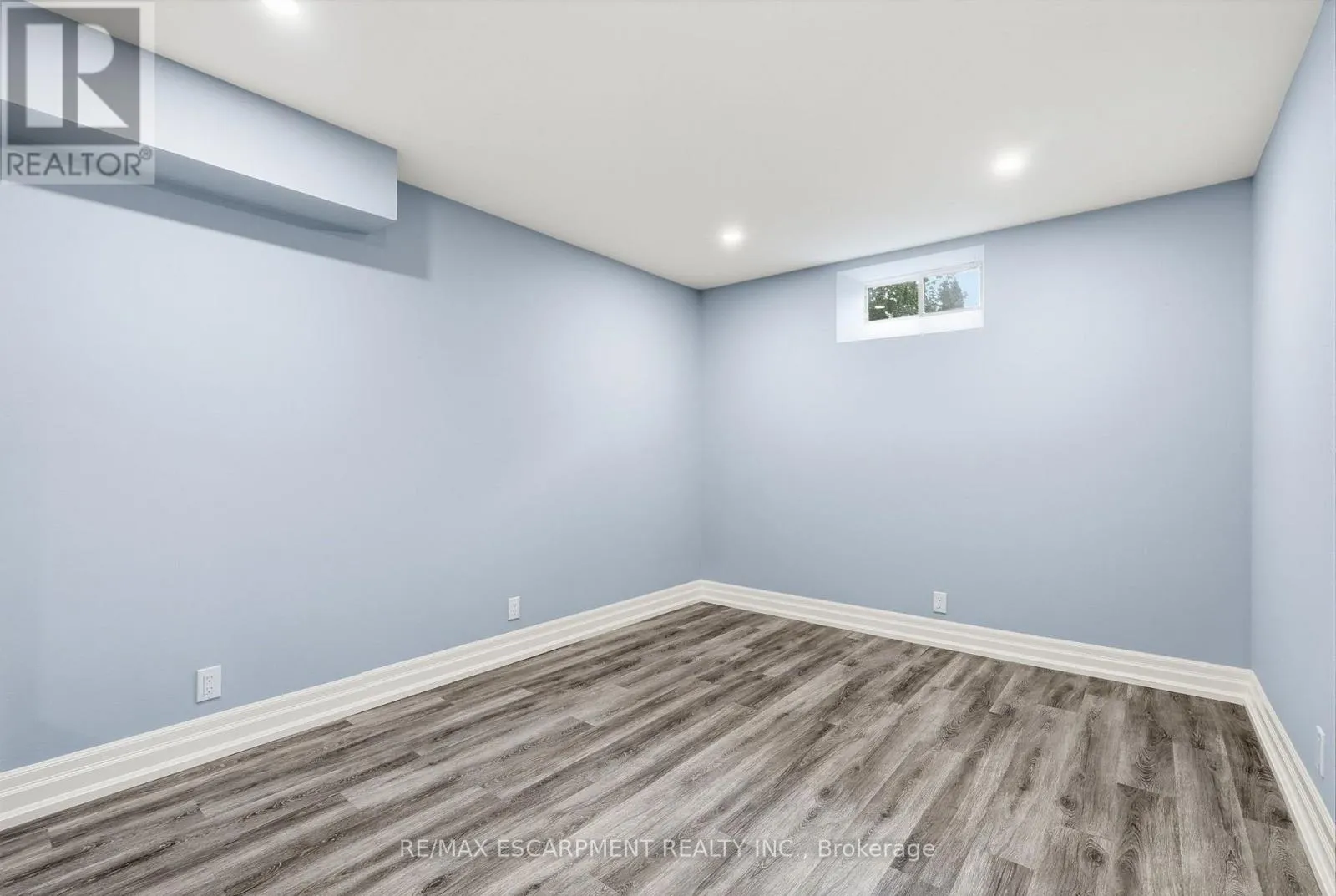 231 PARKSIDE DRIVE