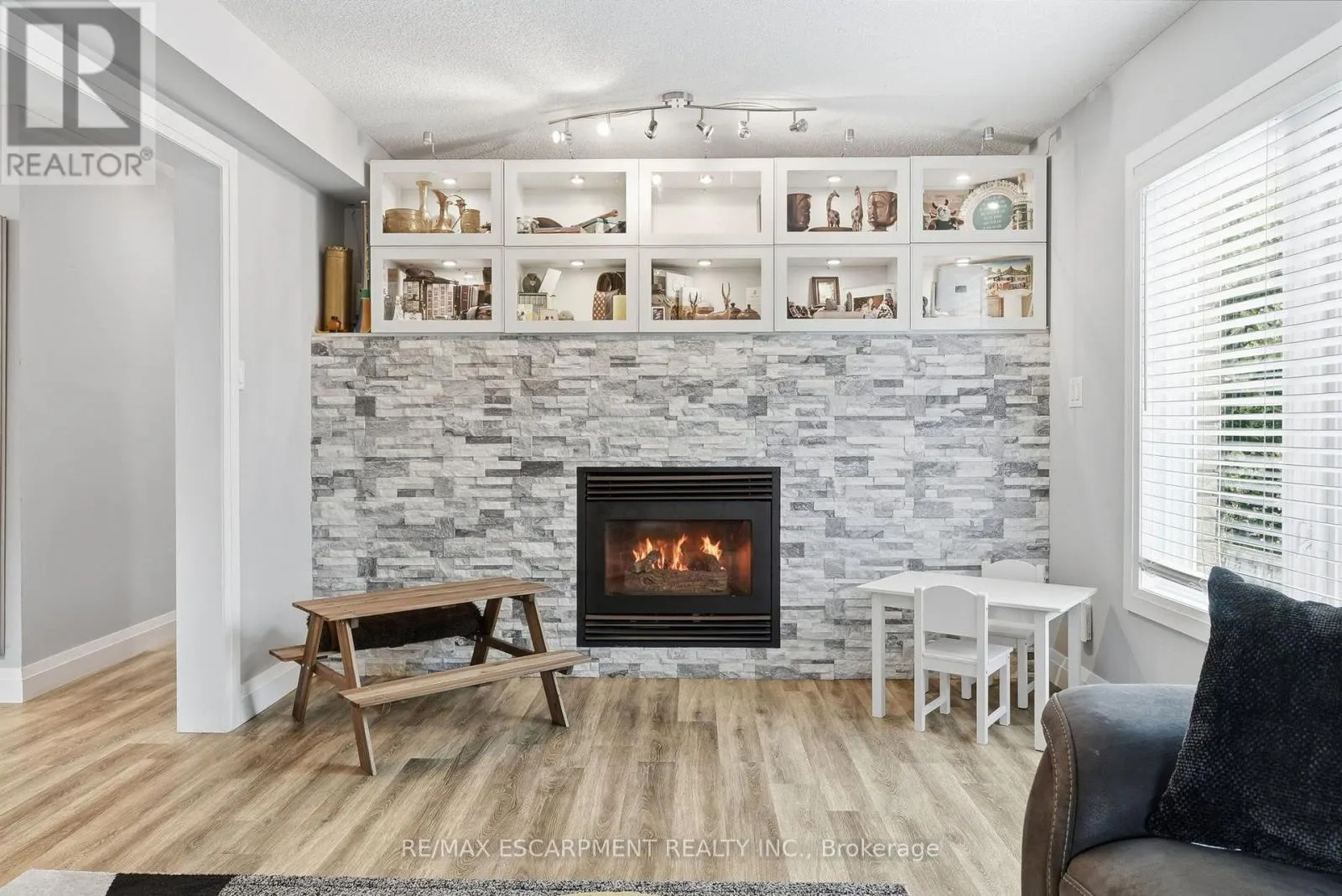 231 PARKSIDE DRIVE