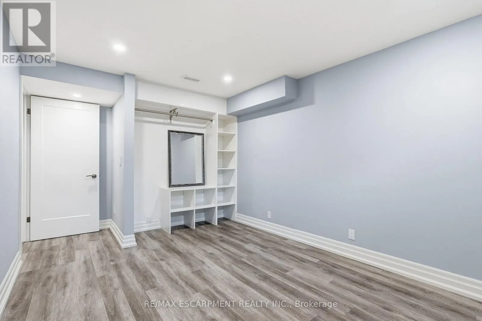 231 PARKSIDE DRIVE