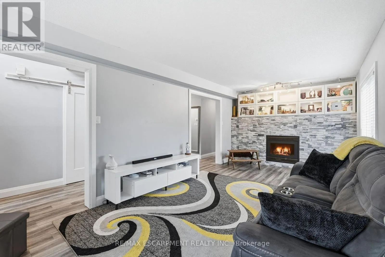 231 PARKSIDE DRIVE