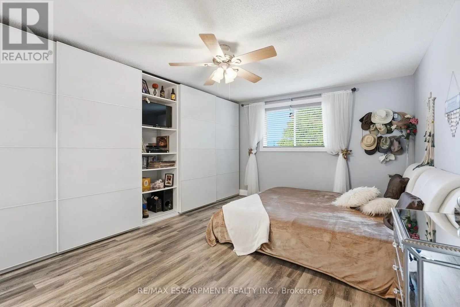 231 PARKSIDE DRIVE