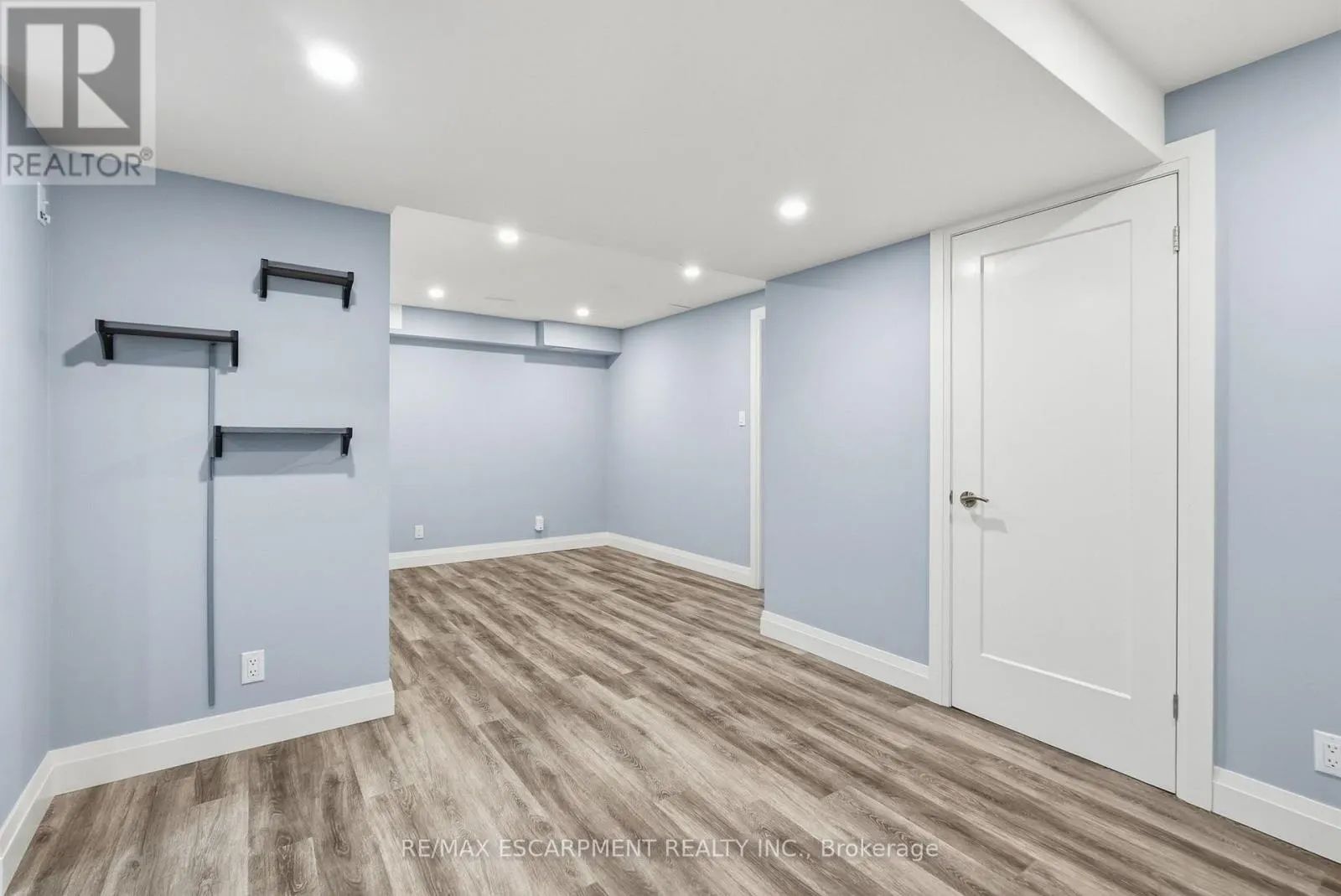 231 PARKSIDE DRIVE