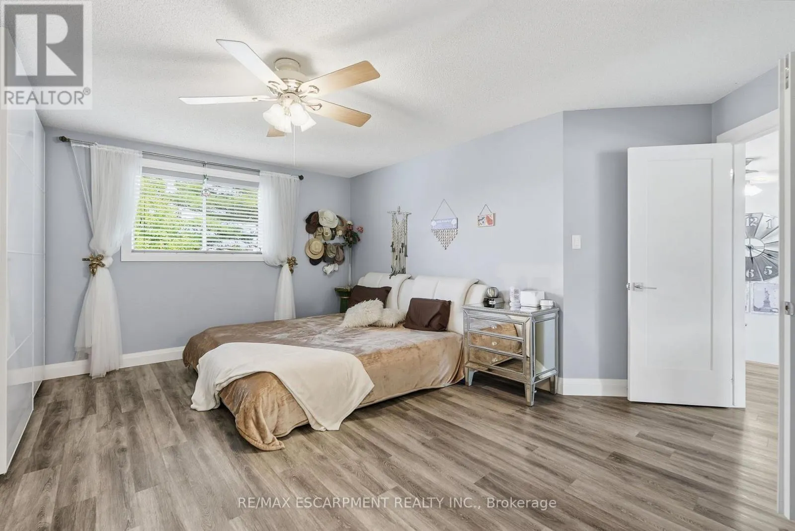231 PARKSIDE DRIVE