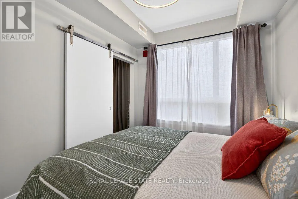 511 - 10 ESPLANADE LANE