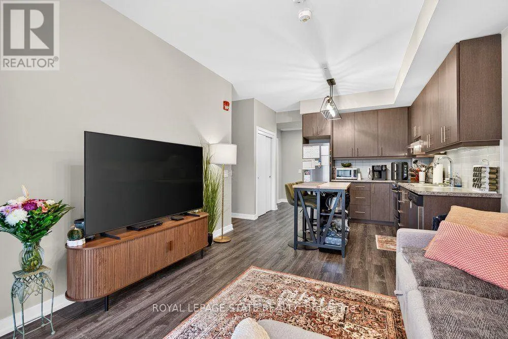 511 - 10 ESPLANADE LANE