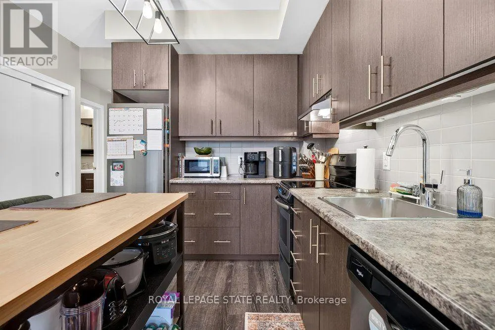 511 - 10 ESPLANADE LANE